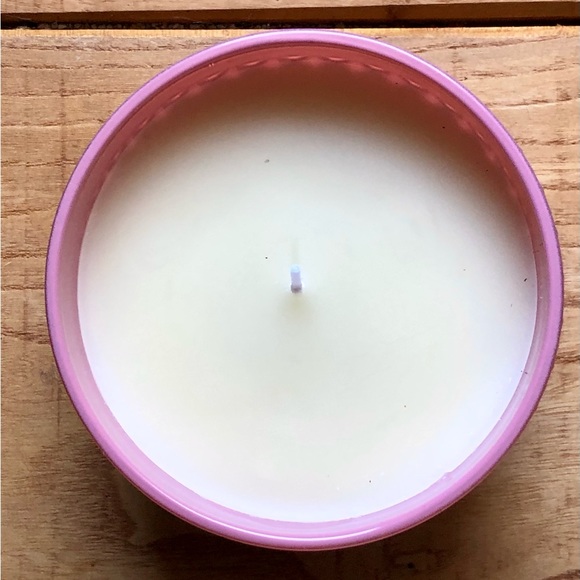 Fresh Spring Floral Scent Rose Pink Fractal Textured Glass White Wax 5 oz Candle - Picture 4 of 4